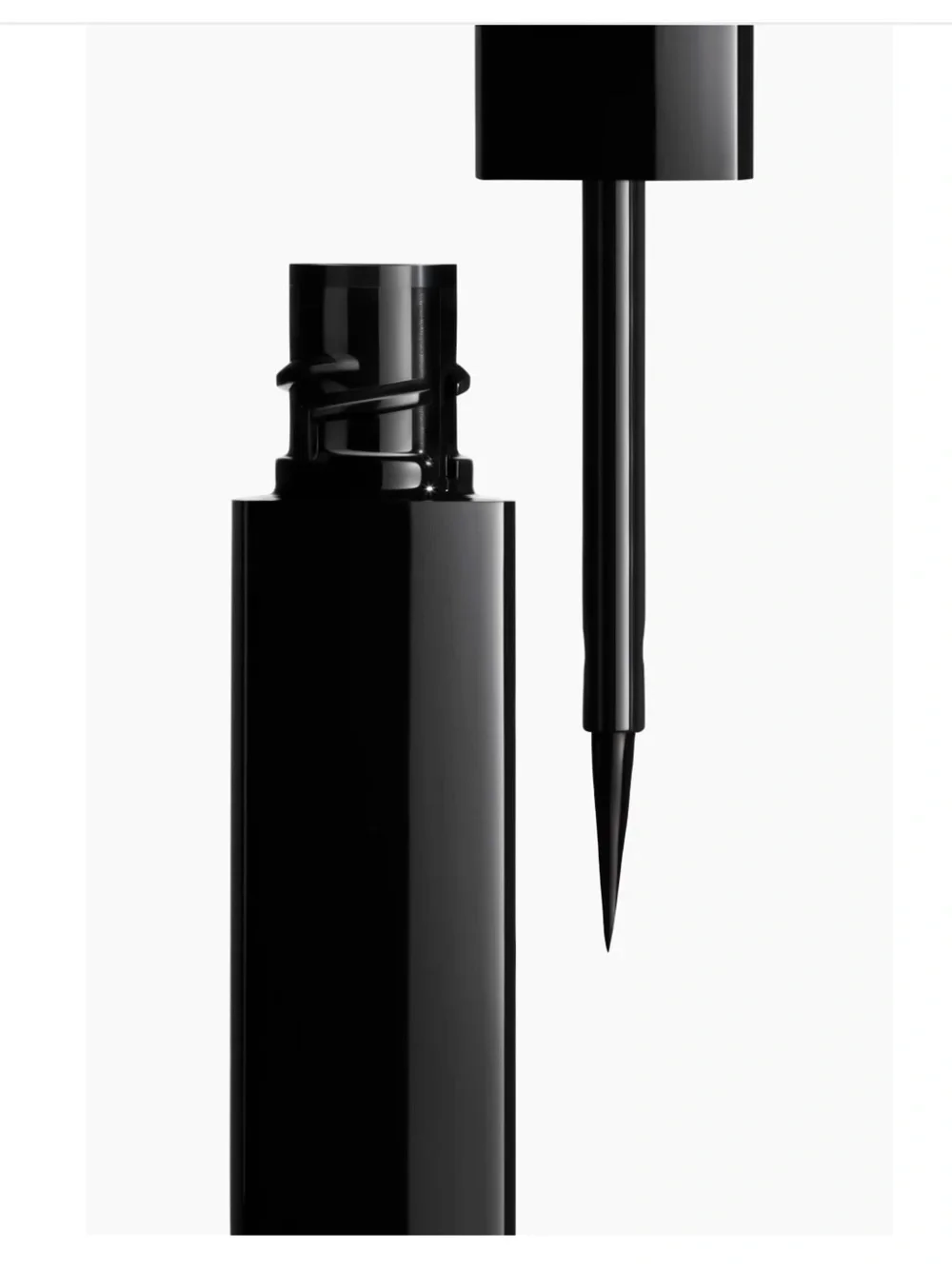 CHANEL Liquid Eyeliner In Noir Profond.
